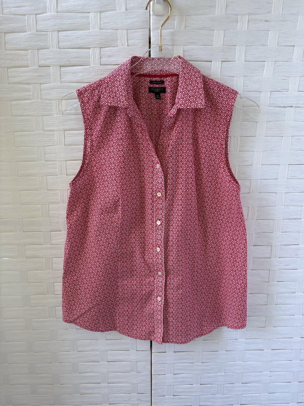 Talbots 12P Sleeveless Wrinkle Resistant Shirt in Pinwheel Geometric Red Print